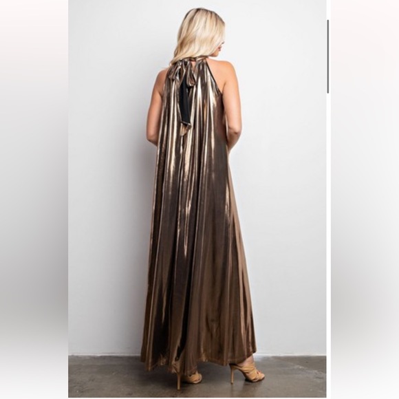 New Dazzling Fabulous Metallic Pleated Wide Leg Jumpsuit - Picture 4 of 5